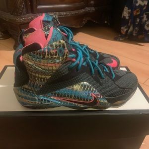 LeBron James size 8 in women size 6 for boys